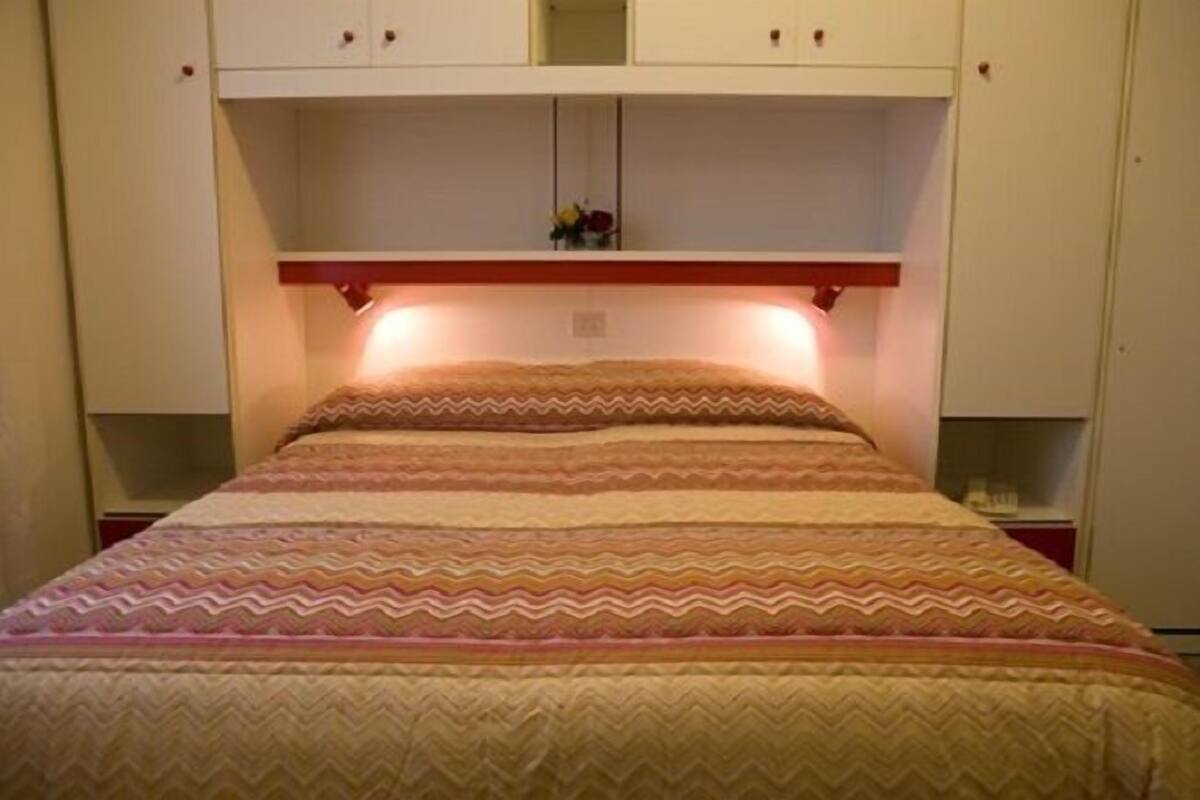 1 bedroom, desk, laptop workspace, free WiFi