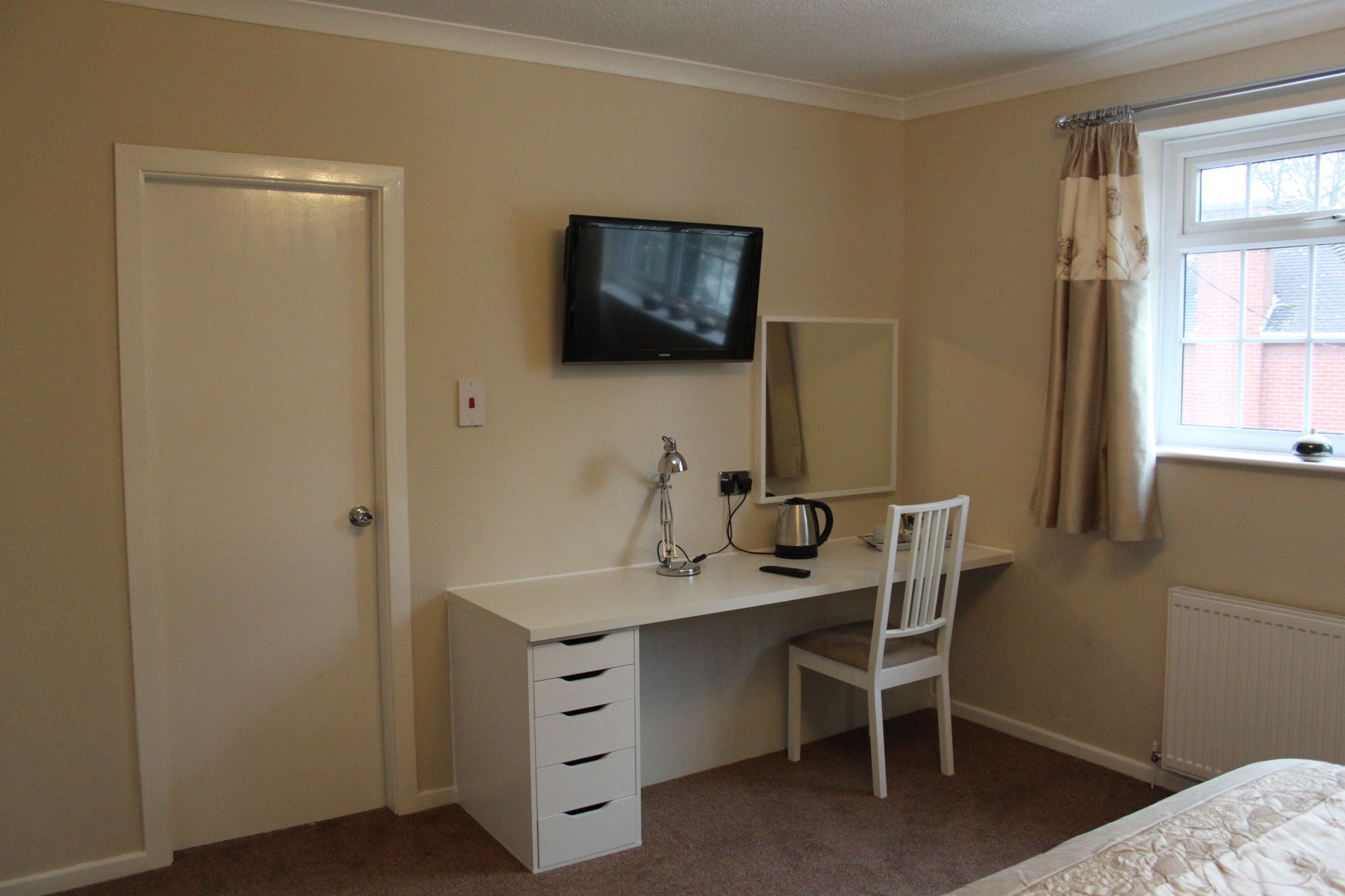 standard double room | desk, iron/ironing board, free wifi, bed sheets