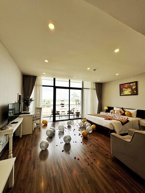 Executive Deluxe | Egyptian cotton sheets, premium bedding, down duvets, pillow-top beds - Sunrise Hanoi Hotel (Hanoi)