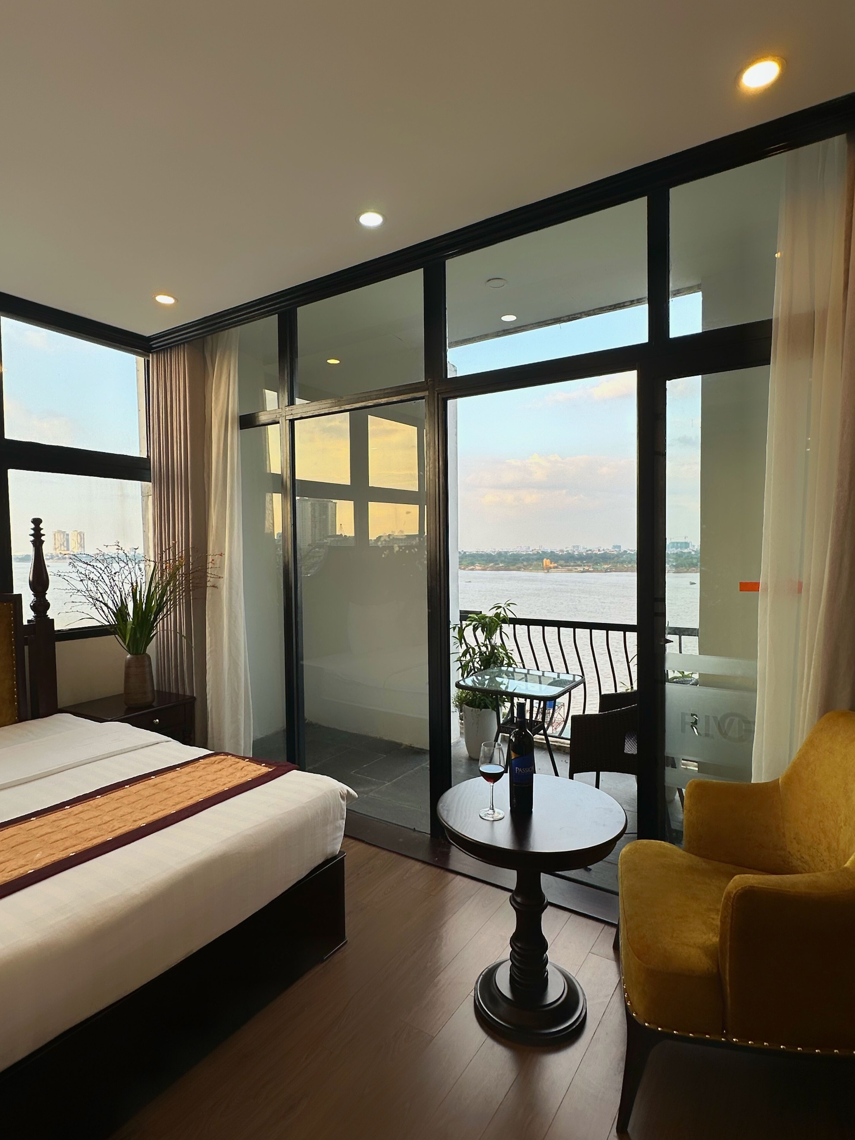 Phòng đôi hoặc 2 giường đơn Deluxe, quang cảnh sông | Quang cảnh ban công