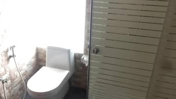 Chuveiro, produtos de toalete grátis