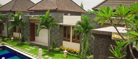 Kolam renang outdoor