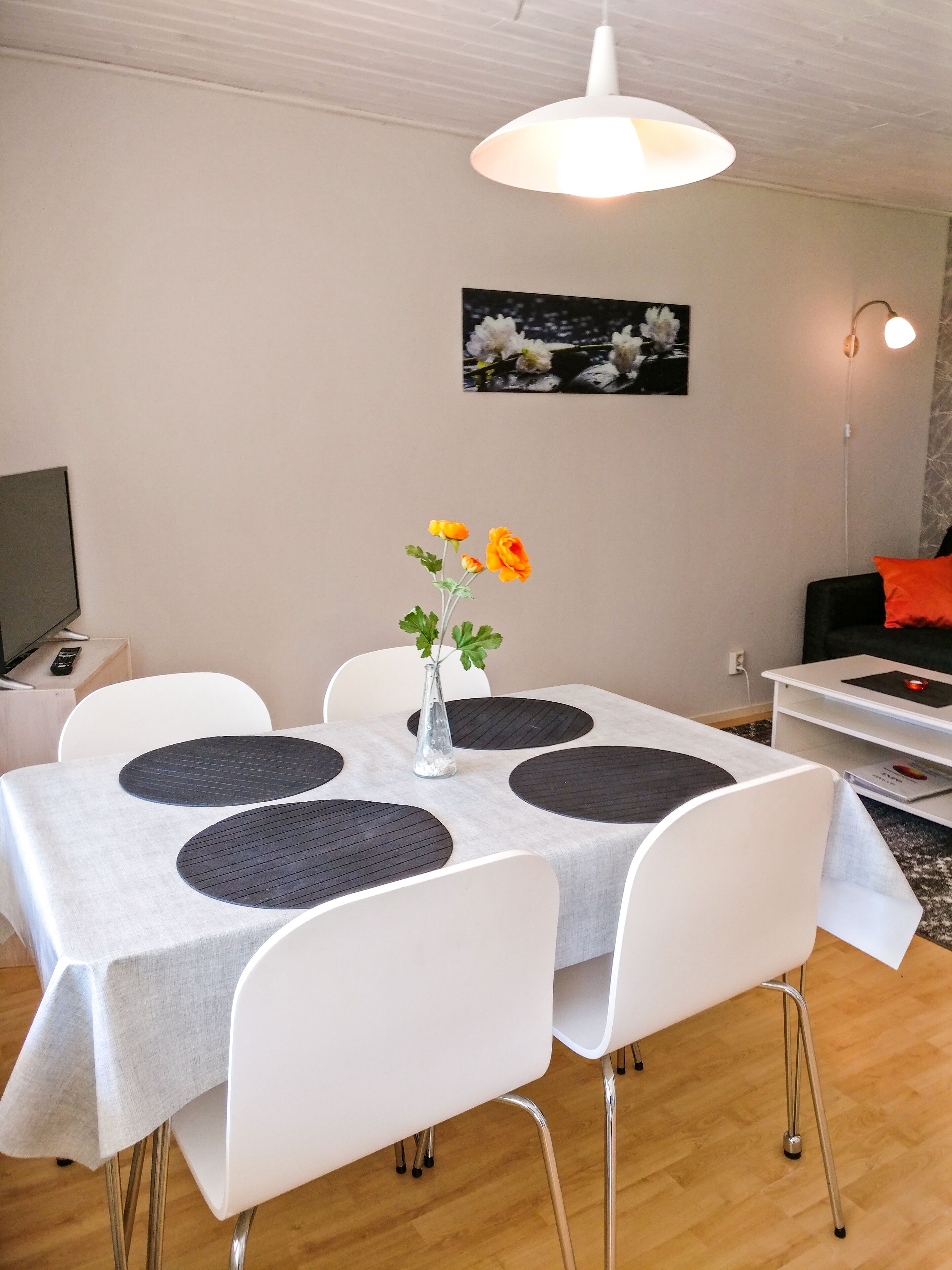 Family Cottage | In-room dining