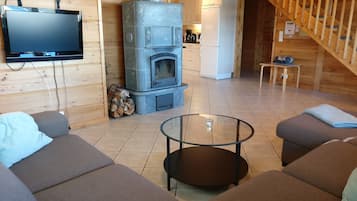 Ferienhaus, 3 Schlafzimmer, Sauna | Wohnbereich | Flachbildfernseher, DVD-Player