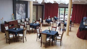 Spécialités Cuisine locale et internationale