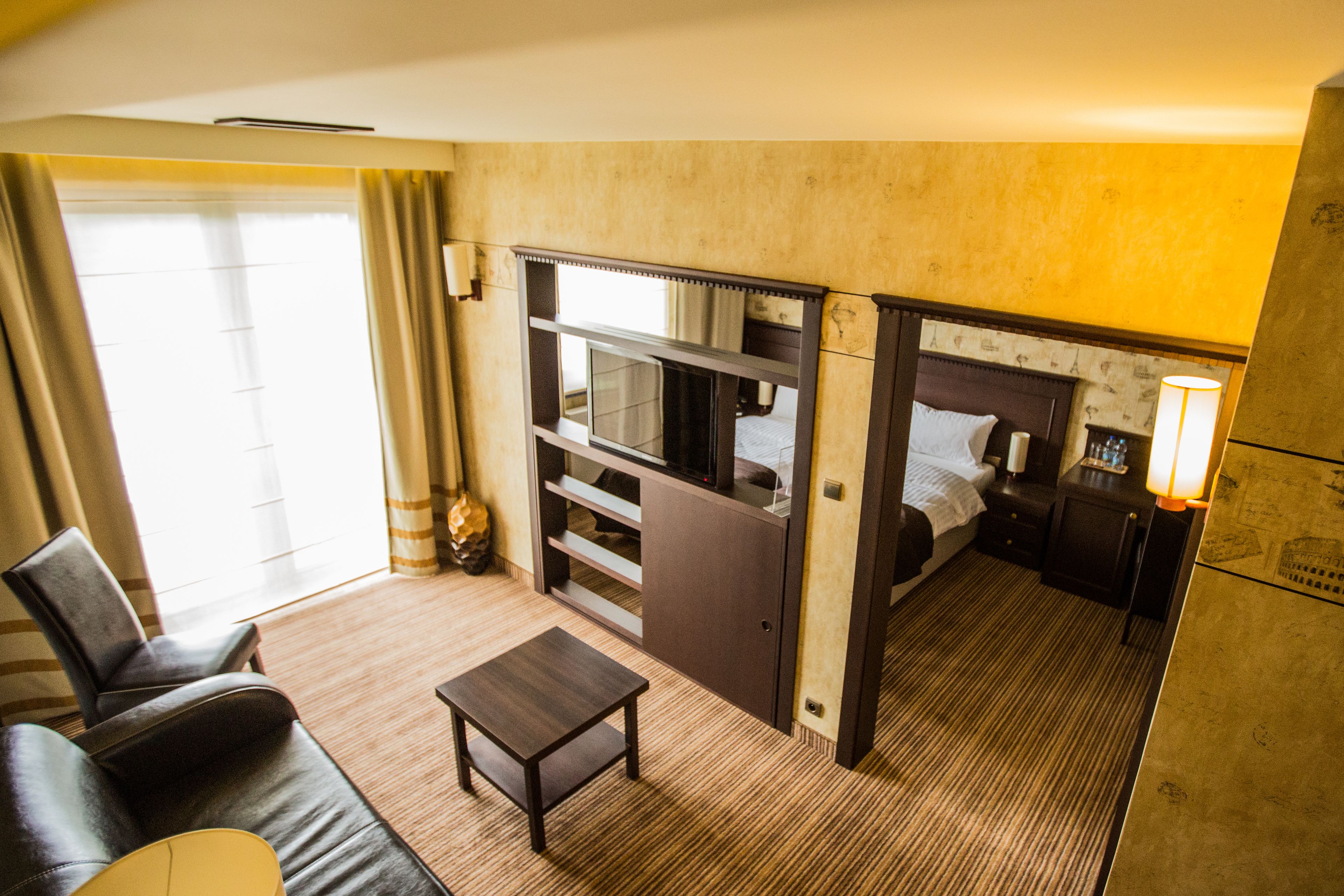 Departamento (Retro) | Área de sala de estar | Televisión de pantalla plana de 42 pulgadas con canales vía satélite 