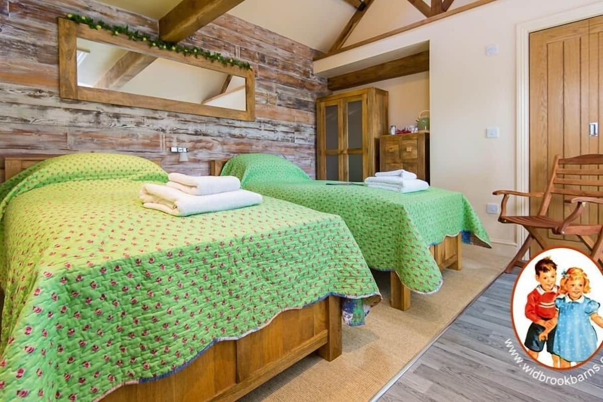Twin Room, Ensuite (The Witch)