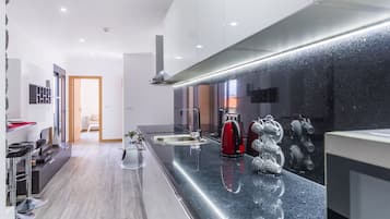 Bàn, truy cập Internet không dây miễn phí, bộ trải giường