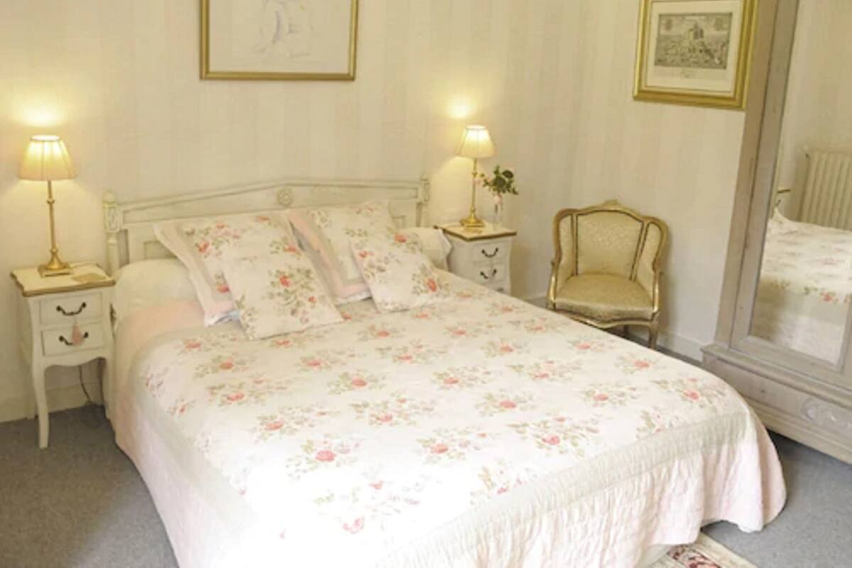 Double Room | Premium bedding, pillowtop beds, in-room safe, laptop workspace
