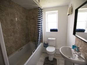 Bathroom - Lakeside Crystal Apartment (Grays)