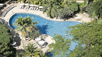 Suite, 1 habitación, vistas a la ciudad, en la zona del jardín | Vistas al jardín