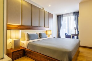 套房, 1 間臥室, 城市景, 花園 | 1 間睡房、書桌、遮光窗簾/窗簾、免費 Wi-Fi