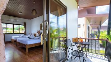 Phòng Deluxe, 1 giường cỡ king, bếp nhỏ, quang cảnh resort | Bộ đồ giường cao cấp, minibar với thức ăn, đồ uống miễn phí