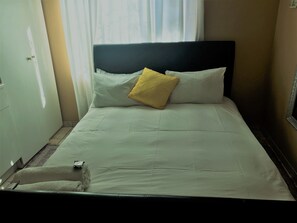 Standard Double room | Desk, soundproofing, free WiFi, bed sheets - Essence of Africa Guesthouse (Windhoek)