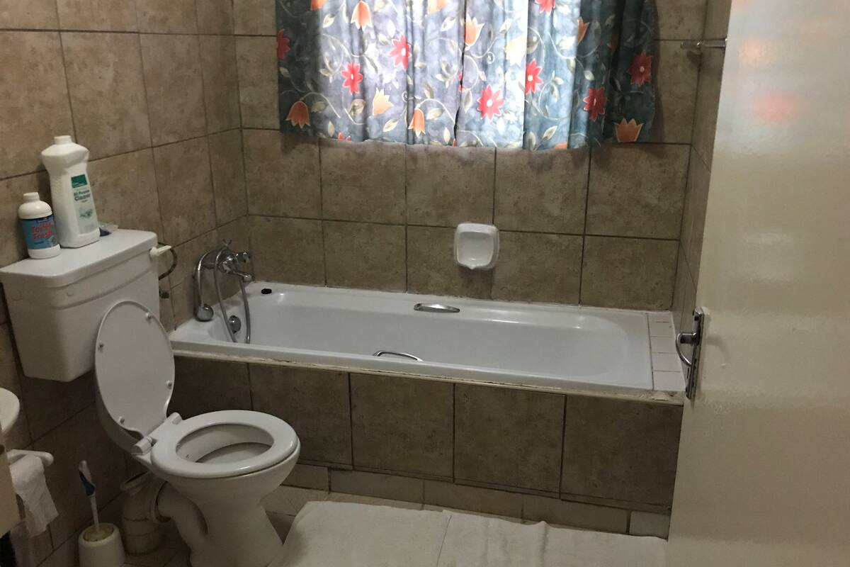 Budget Double Room | Badezimmer