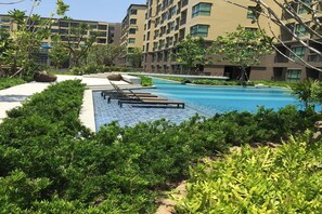Outdoor pool - The Rain Cha-Am by Nick (Cha-am)