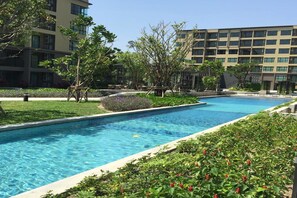 Outdoor pool - The Rain Cha-Am by Nick (Cha-am)