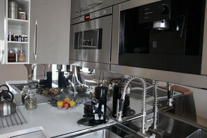 Apartment Relax with sauna & Jacuzzi | Private kitchen | Fridge, microwave, oven, stovetop - Apartmán Relax so saunou a jakuzzi (Namestovo)