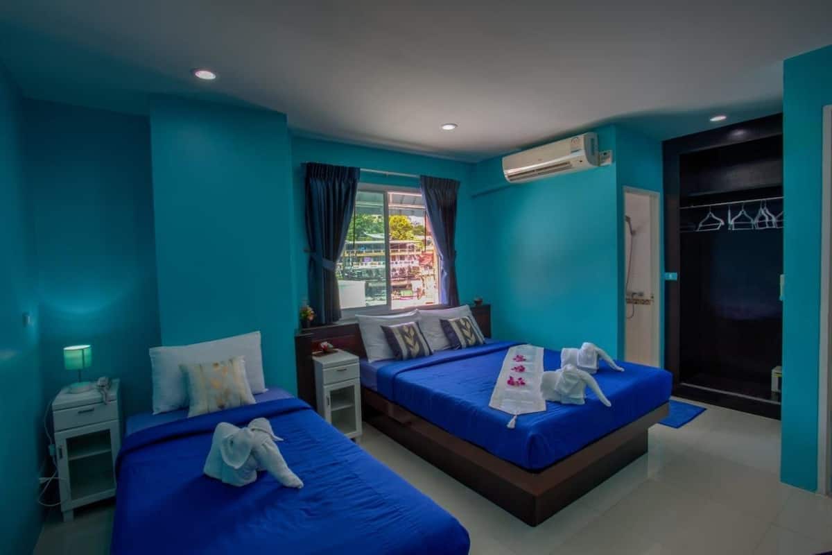 Comfort Triple Room | In-room safe, free WiFi, bed sheets