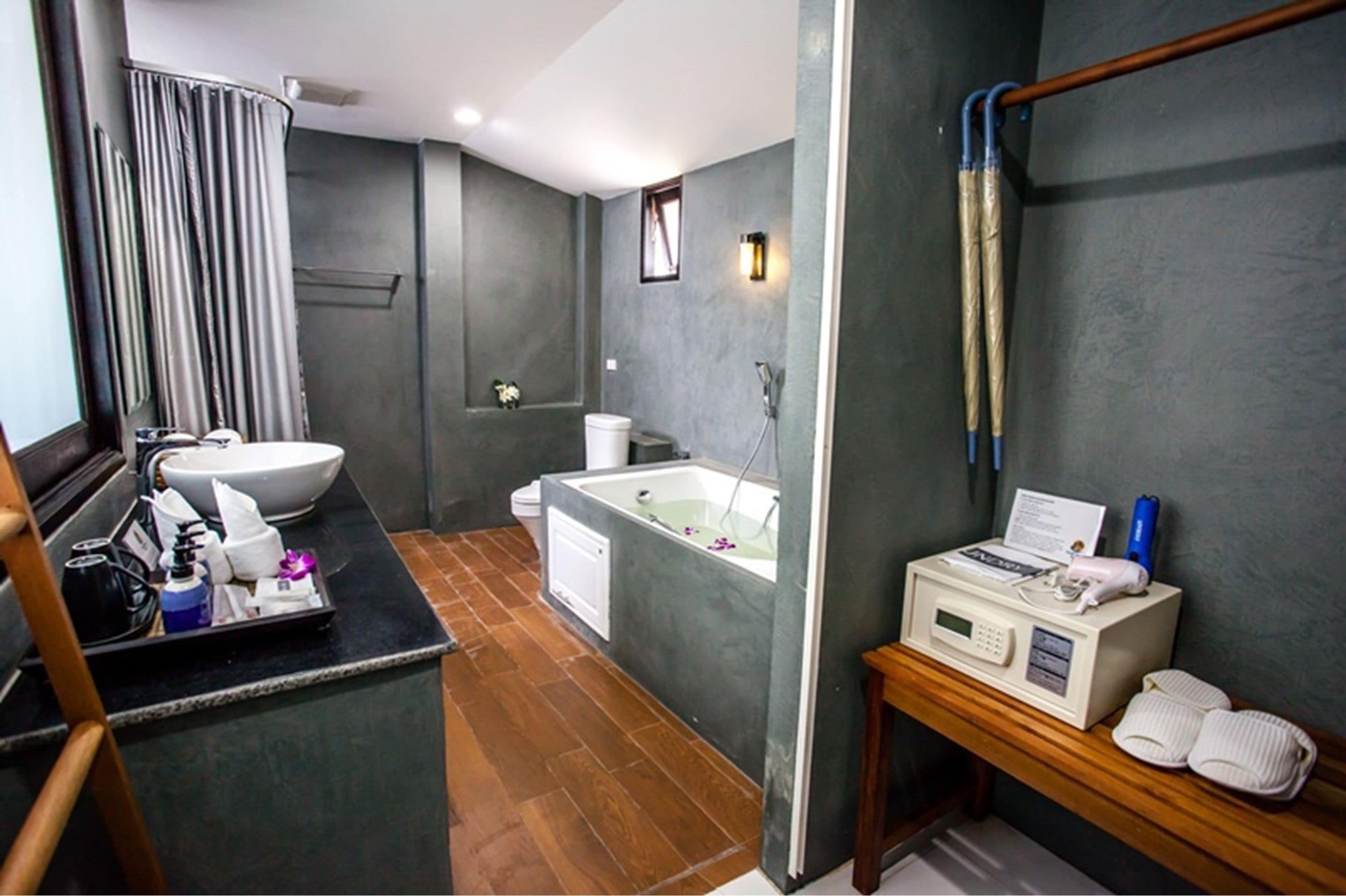 separate bathtub and shower, deep-soaking bathtub, rainfall showerhead