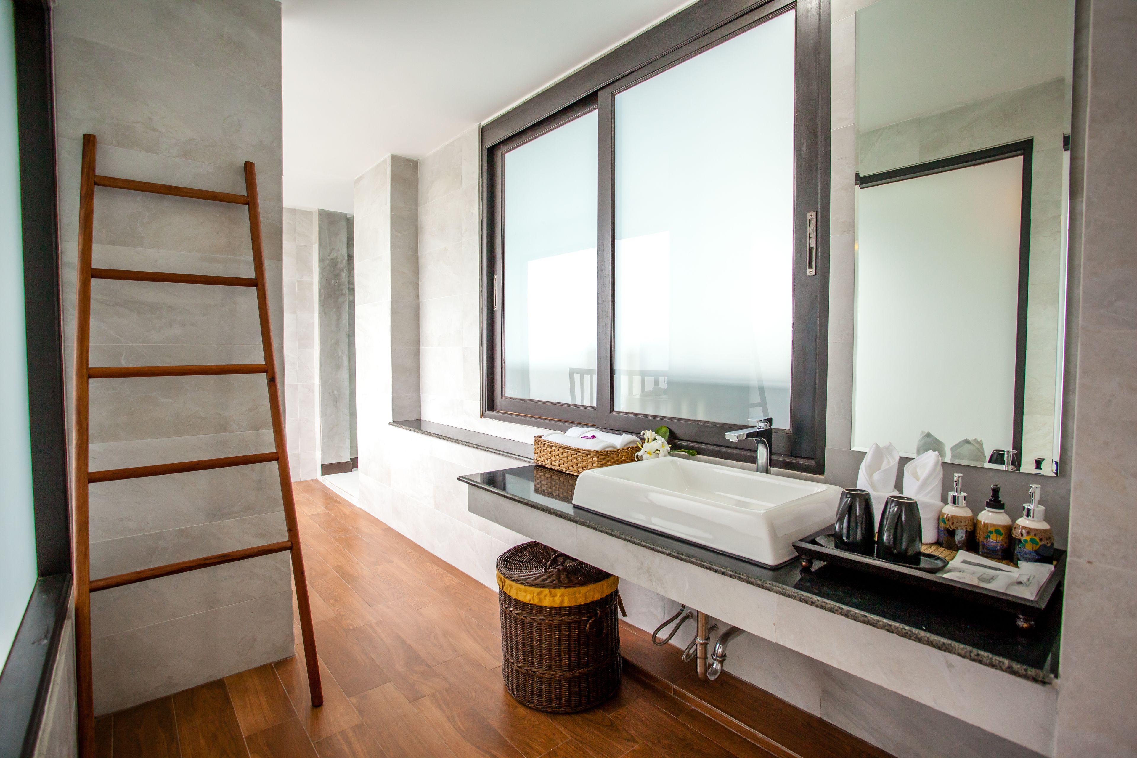 grand villa with private pool | bathroom | separate bathtub and shower, deep-soaking bathtub, rainfall showerhead