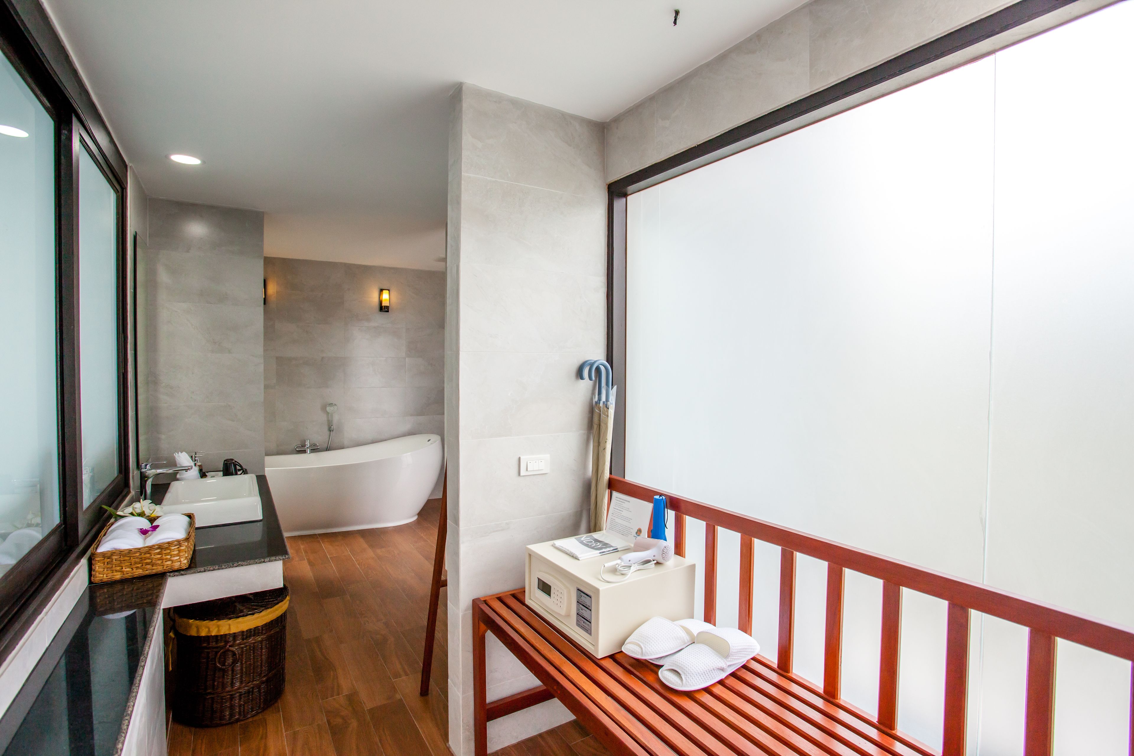 separate bathtub and shower, deep-soaking bathtub, rainfall showerhead