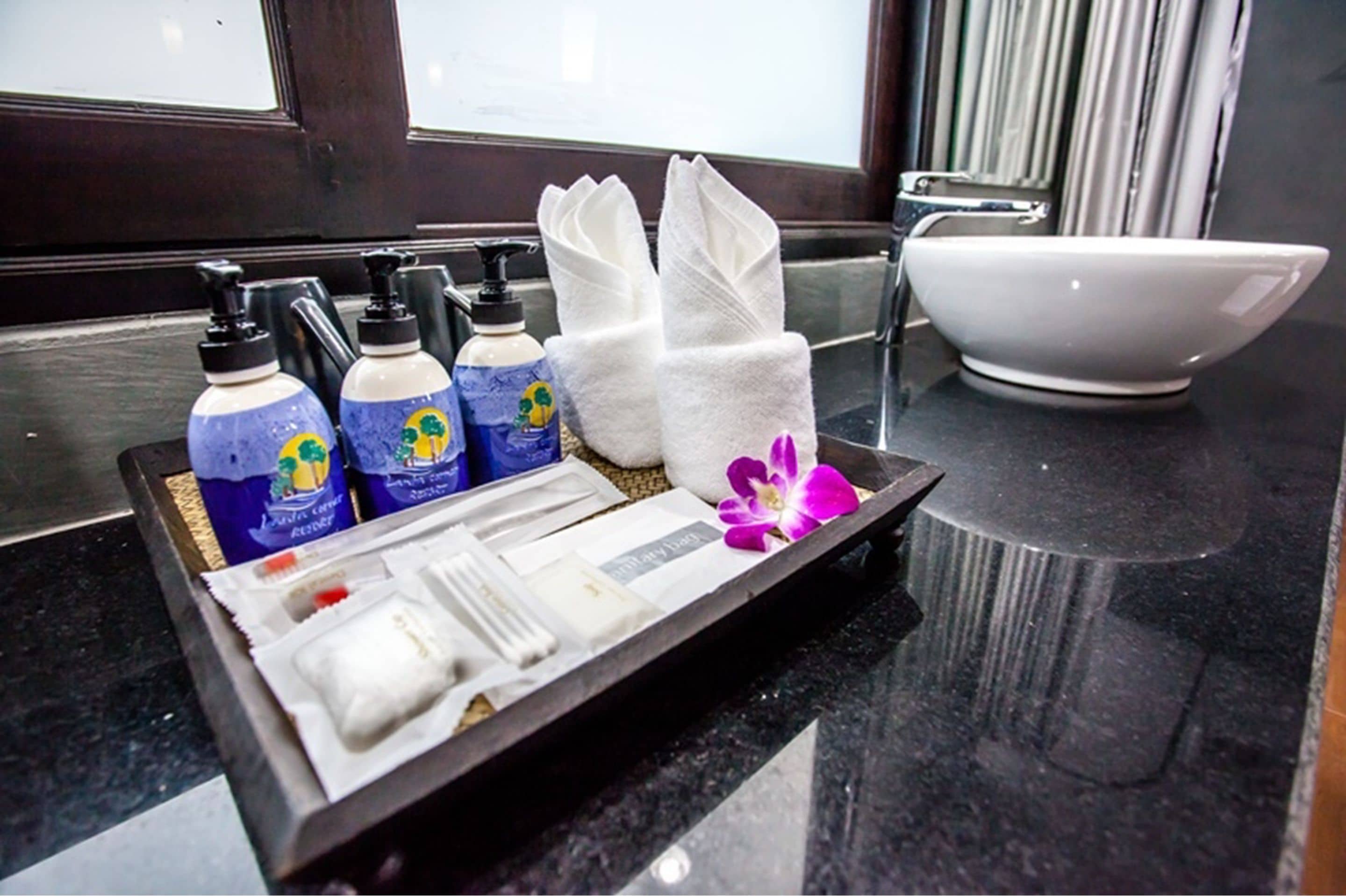 separate bathtub and shower, deep-soaking bathtub, rainfall showerhead