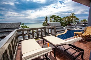 Grand Villa with Private Pool | 阳台景观