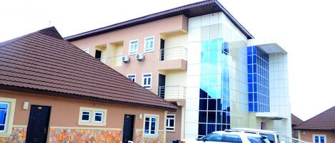 Façana frontal de l'allotjament