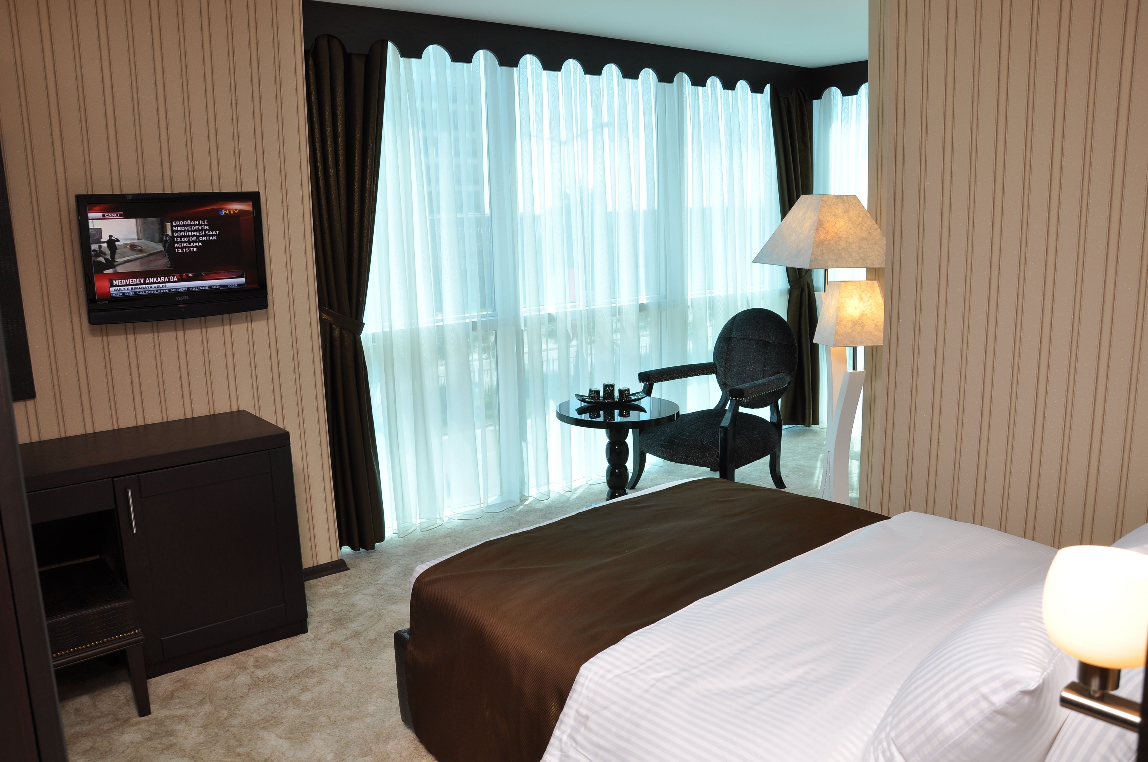 Minibar, in-room safe, desk, free WiFi