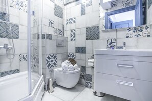 Ducha, artículos de higiene personal gratuitos y secador de pelo