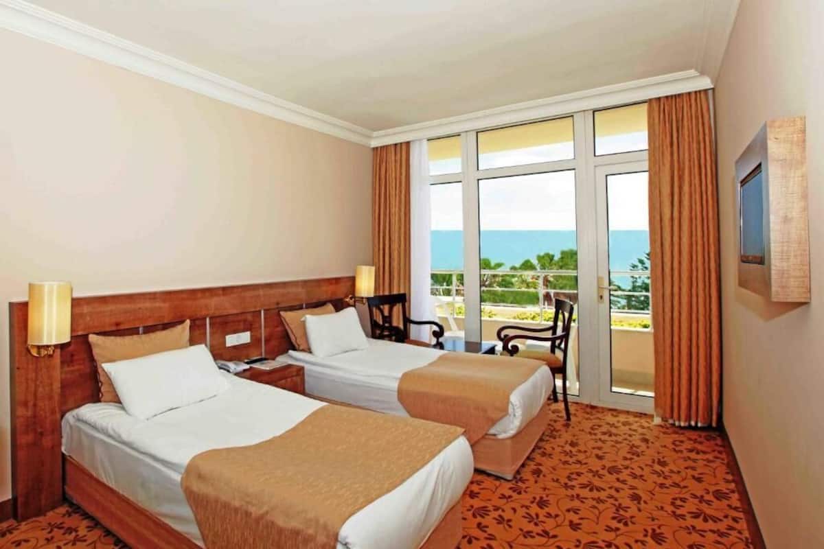 Kamar Standar | Meja kerja, kedap suara, dan Wi-Fi gratis