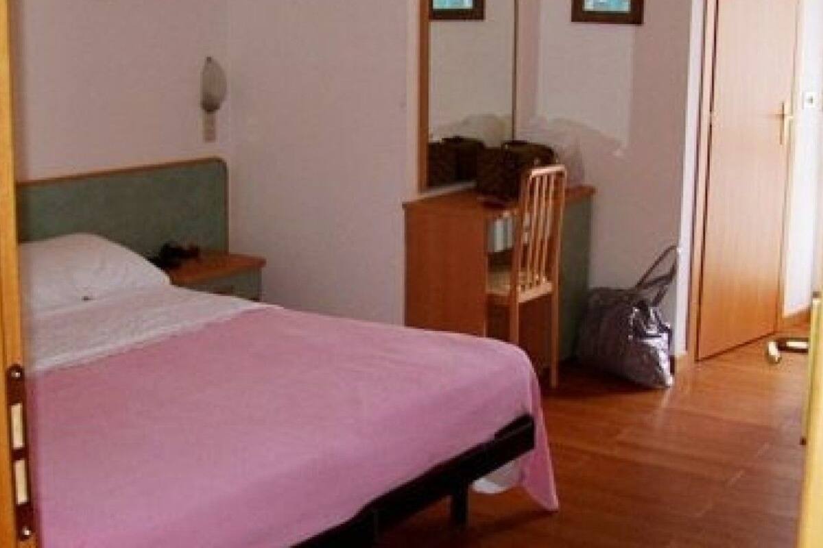 In-room safe, desk, cribs (free), WiFi (free)