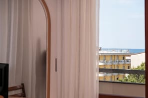 Room - Hotel Rugantino (Cesenatico)