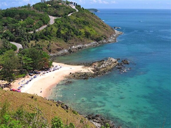 Pantai di sekitar