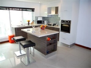 Apartment, 3 Bedrooms | Private kitchen