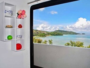 Apartment, 1 Schlafzimmer, Meerblick | Badezimmer | Badewanne und Dusche (separat), Haartrockner, Handtücher