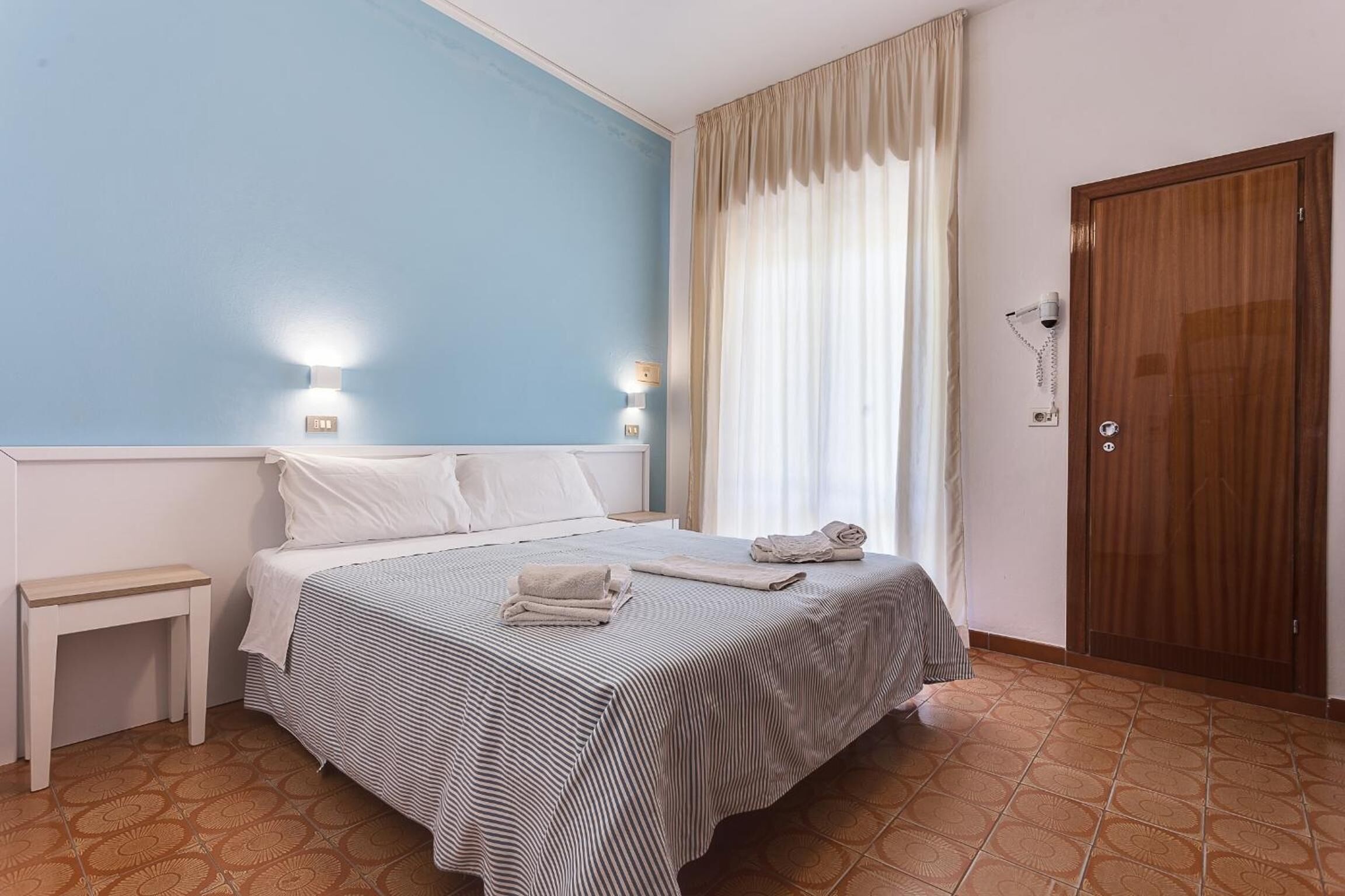 classic double or twin room | 1 bedroom, in-room safe, desk, blackout curtains