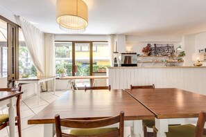 Breakfast, lunch and dinner served  - Hotel Kursaal (Cesenatico)