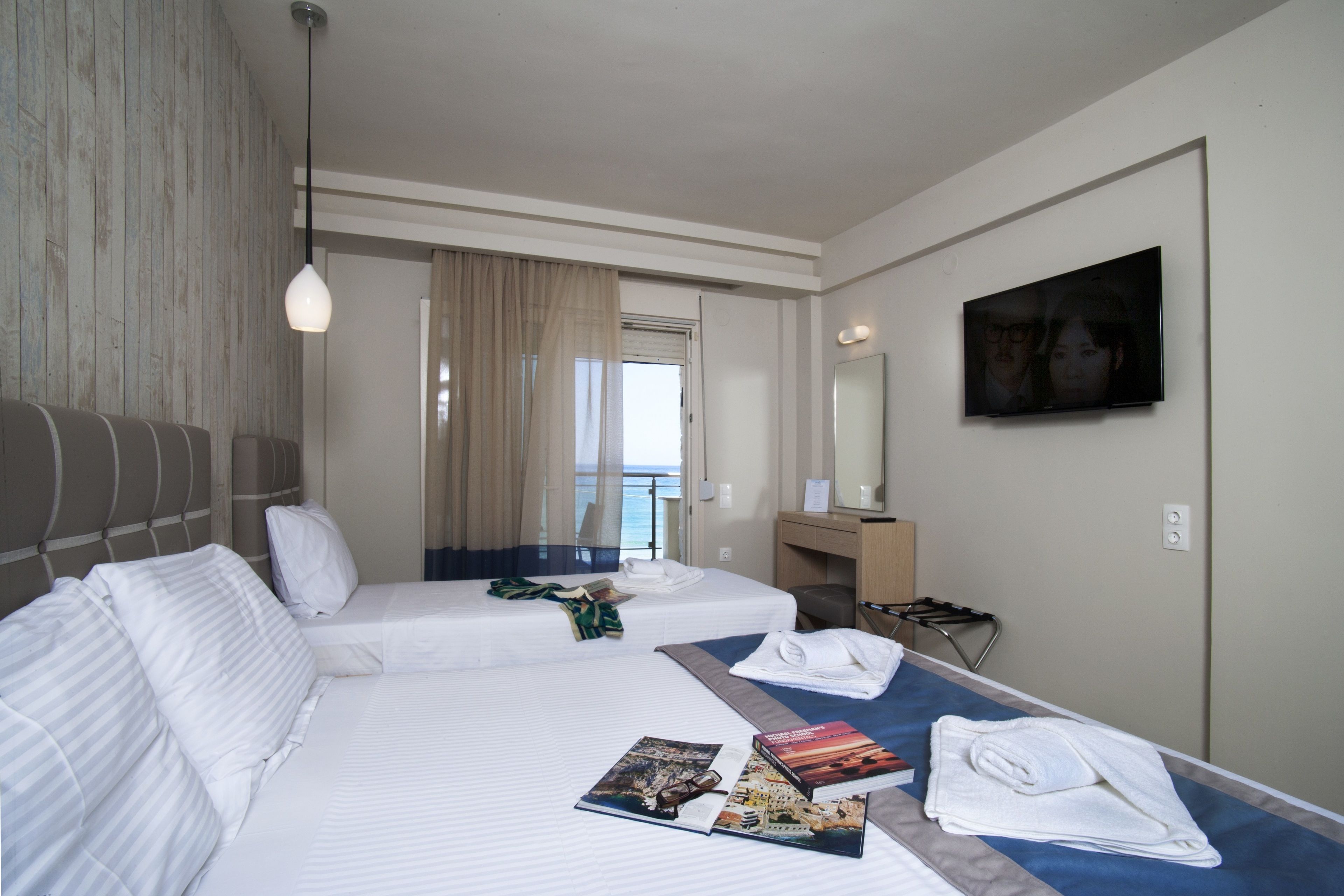 Kolmen hengen luksushuone, merinäköala (3 Persons) | Ylelliset vuodevaatteet, pillowtop-patjalliset sängyt