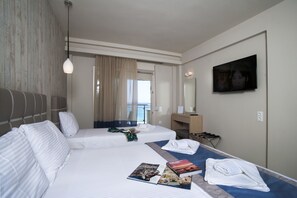 Luxury-Dreibettzimmer, Meerblick (3 Persons) | Hochwertige Bettwaren, Pillowtop-Betten, Zimmersafe