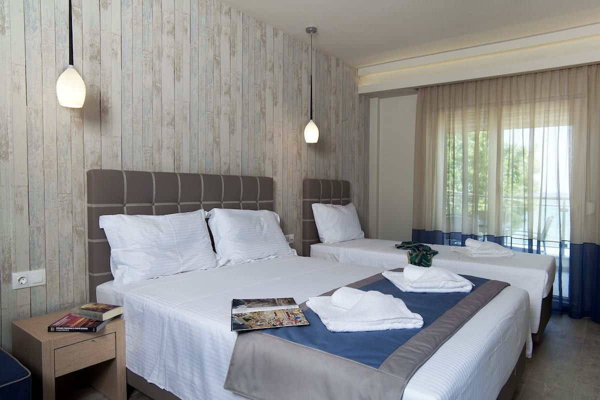 Tripla Luxury, vista mare (3 Persons) | Biancheria da letto di alta qualità, materassi a doppio strato