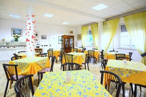 Desayuno buffet incluido todos los días 