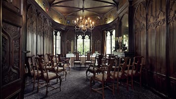 Se sirven almuerzos y cenas, cocina francesa