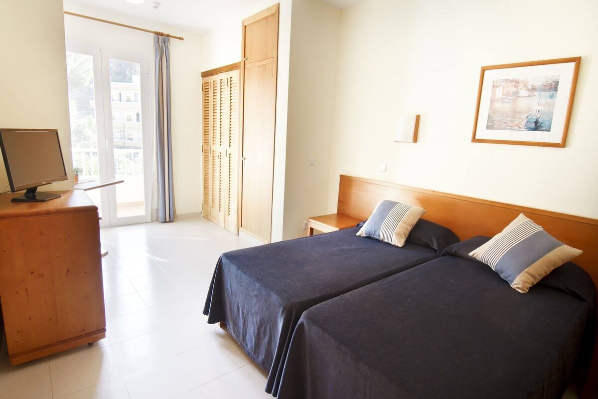 Studio, Partial Sea View | In-room safe, free cots/infant beds, free rollaway beds, free WiFi
