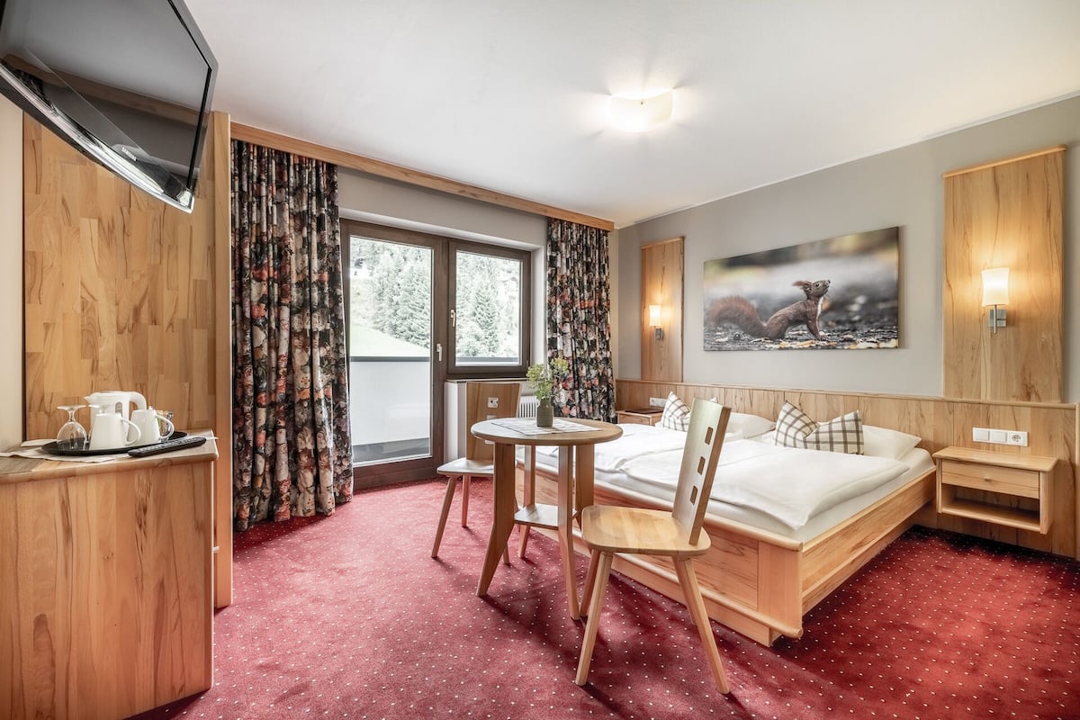 Basic Double Room, Balcony, Mountain View | 1 bedroom, down comforters, free WiFi, bed sheets