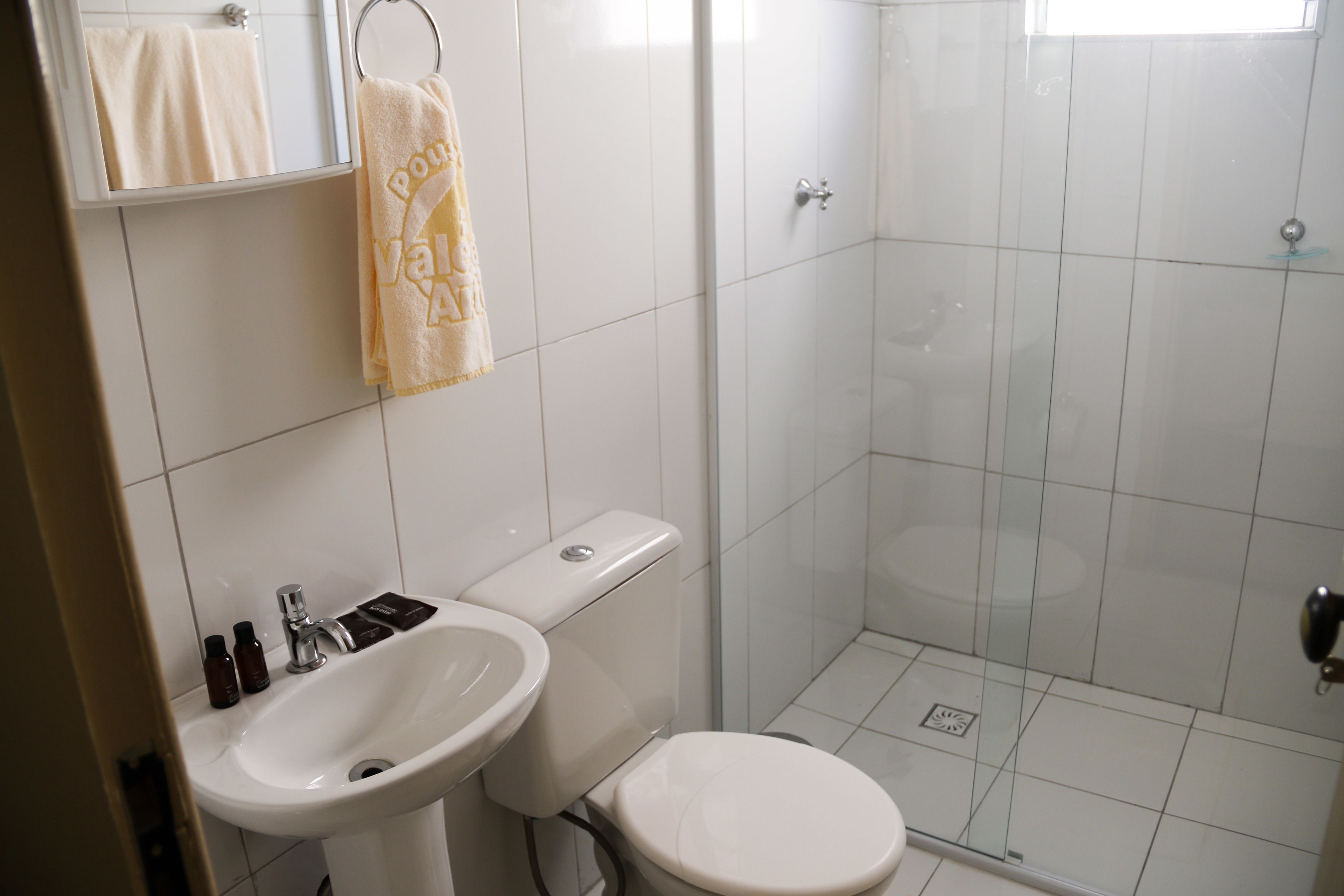family suite, multiple beds | bathroom | shower, free toiletries, hair dryer, bidet