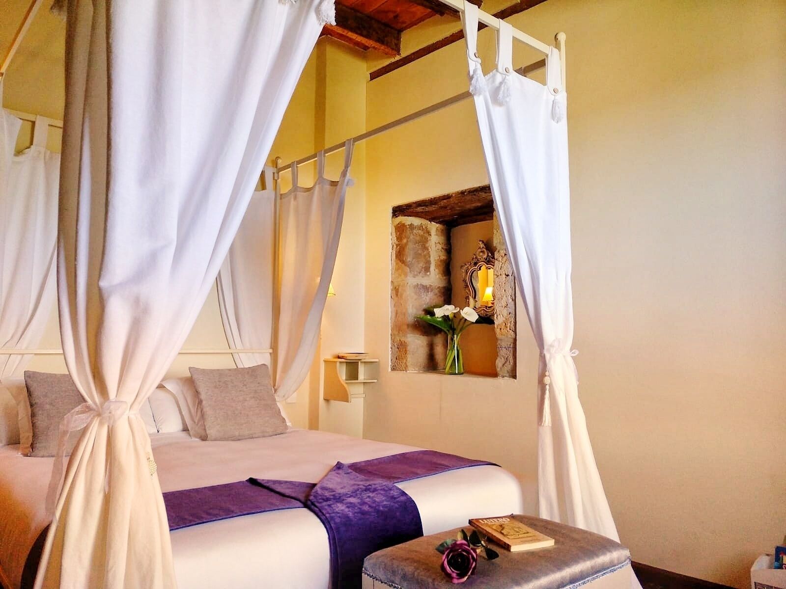 واي فاي مجانًا وملاءات أسرّة