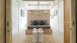 Interior - Villa Little Mannao by Villa Finder (Kerobokan)