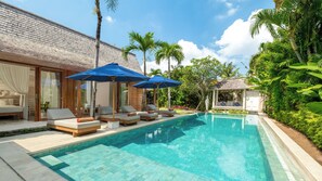 Outdoor pool - Villa Little Mannao by Villa Finder (Kerobokan)
